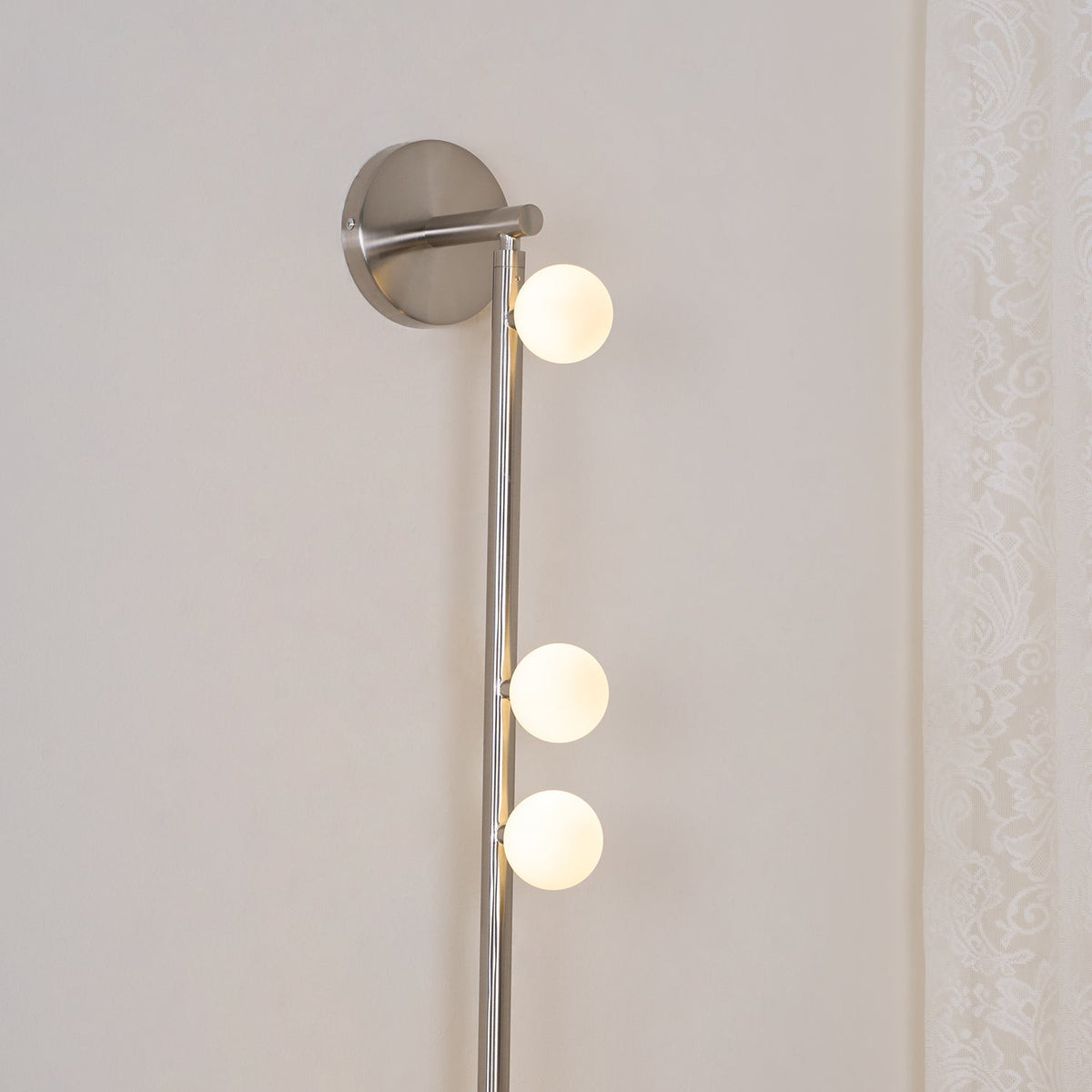 Rory aplique de pared moderno minimalista de tubo en latón y vidrio