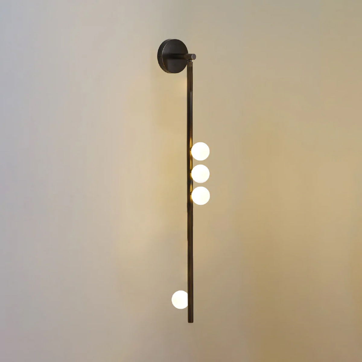 Rory aplique de pared moderno minimalista de tubo en latón y vidrio