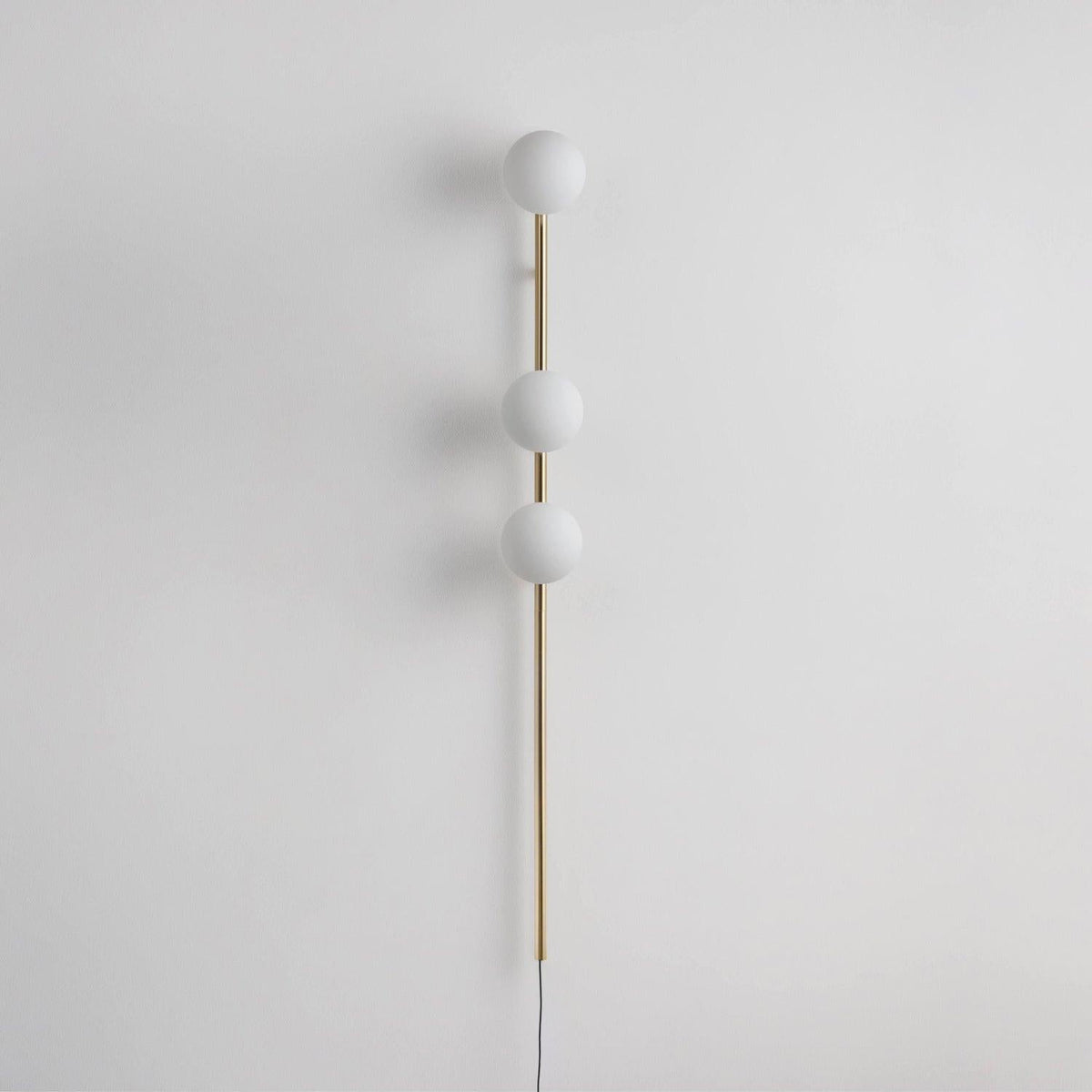 Ultheia aplique de pared moderno minimalista de vidrio bolas esferizadas