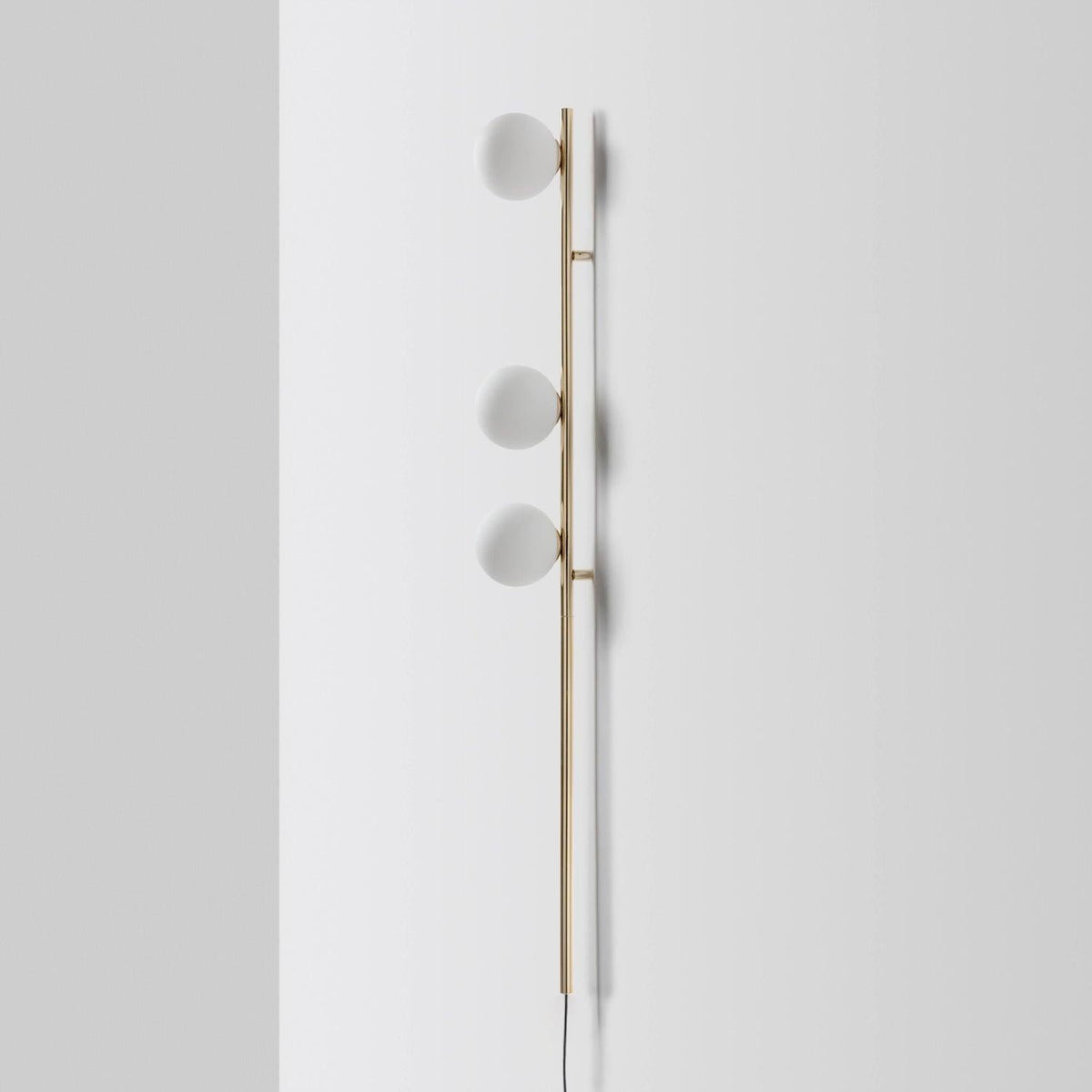 Ultheia aplique de pared moderno minimalista de vidrio bolas esferizadas