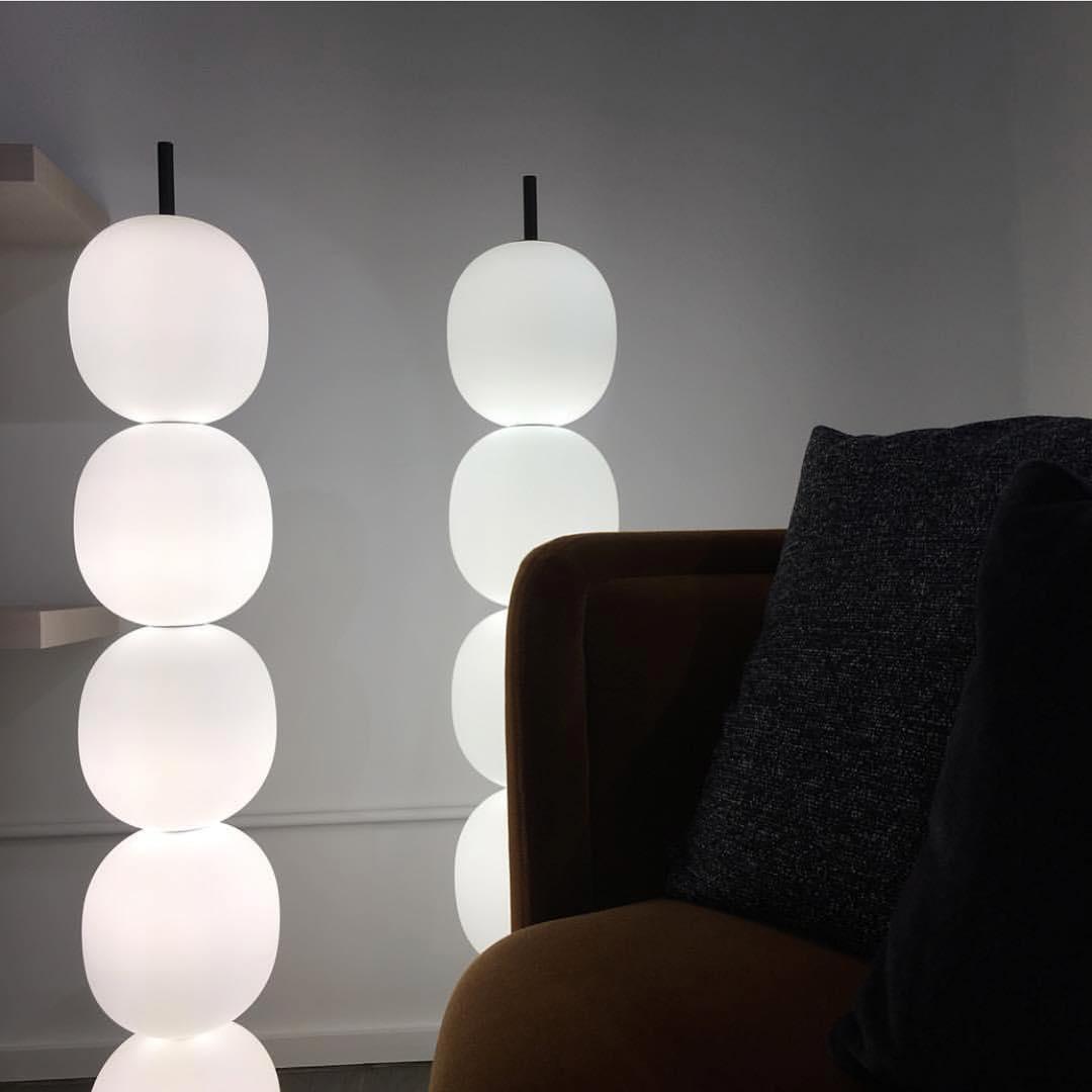 Ceni lámpara de pie minimalista de mármol