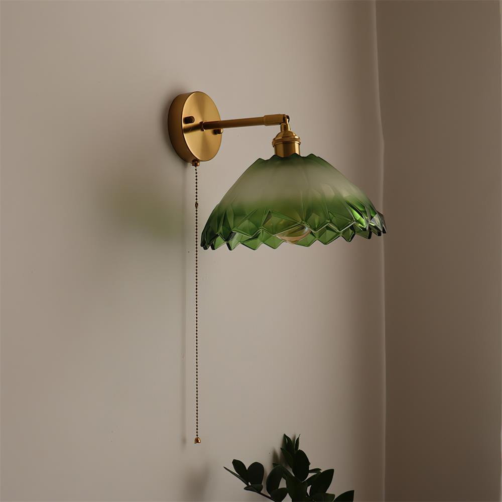 Rilo aplique de pared de latón con pantalla de vidrio verde/transparente y cadena de extracción