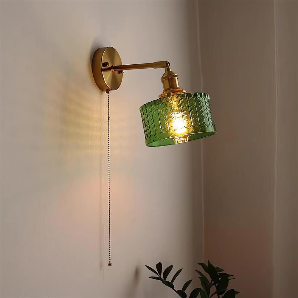 Rilo aplique de pared de latón con pantalla de vidrio verde/transparente y cadena de extracción