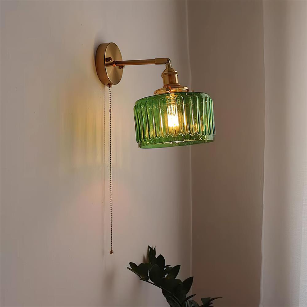 Rilo aplique de pared de latón con pantalla de vidrio verde/transparente y cadena de extracción