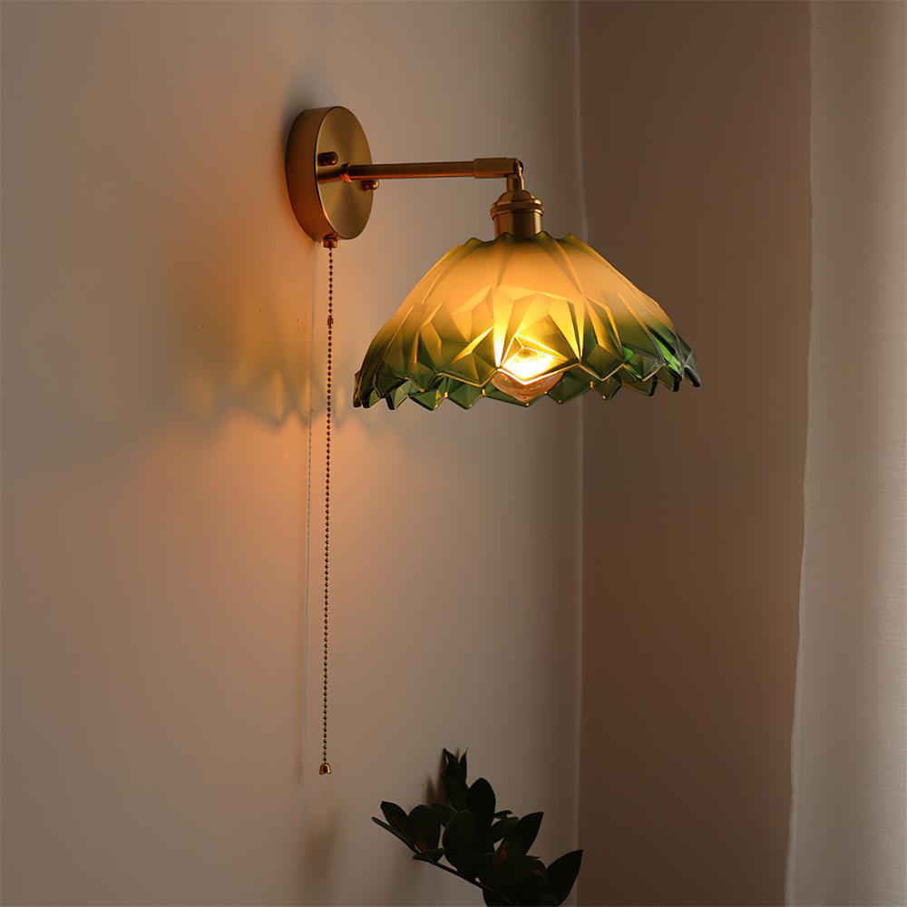 Rilo aplique de pared de latón con pantalla de vidrio verde/transparente y cadena de extracción