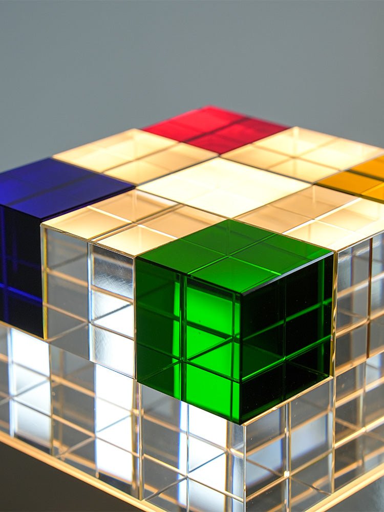 Elleryn lámpara de mesa de cristal colorido en forma de cubo