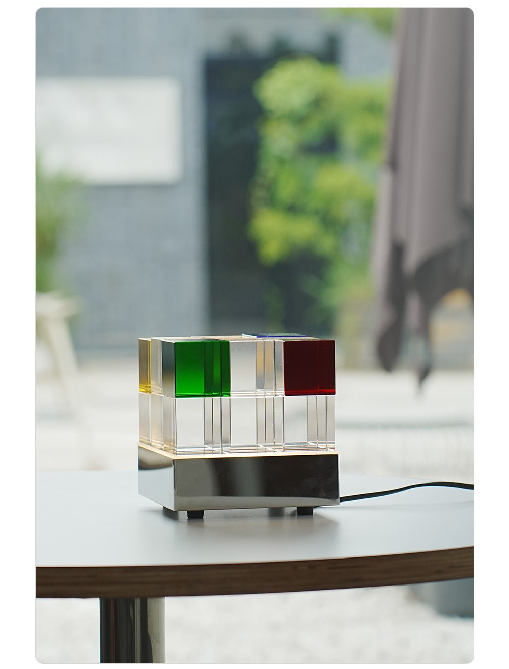 Elleryn lámpara de mesa de cristal colorido en forma de cubo