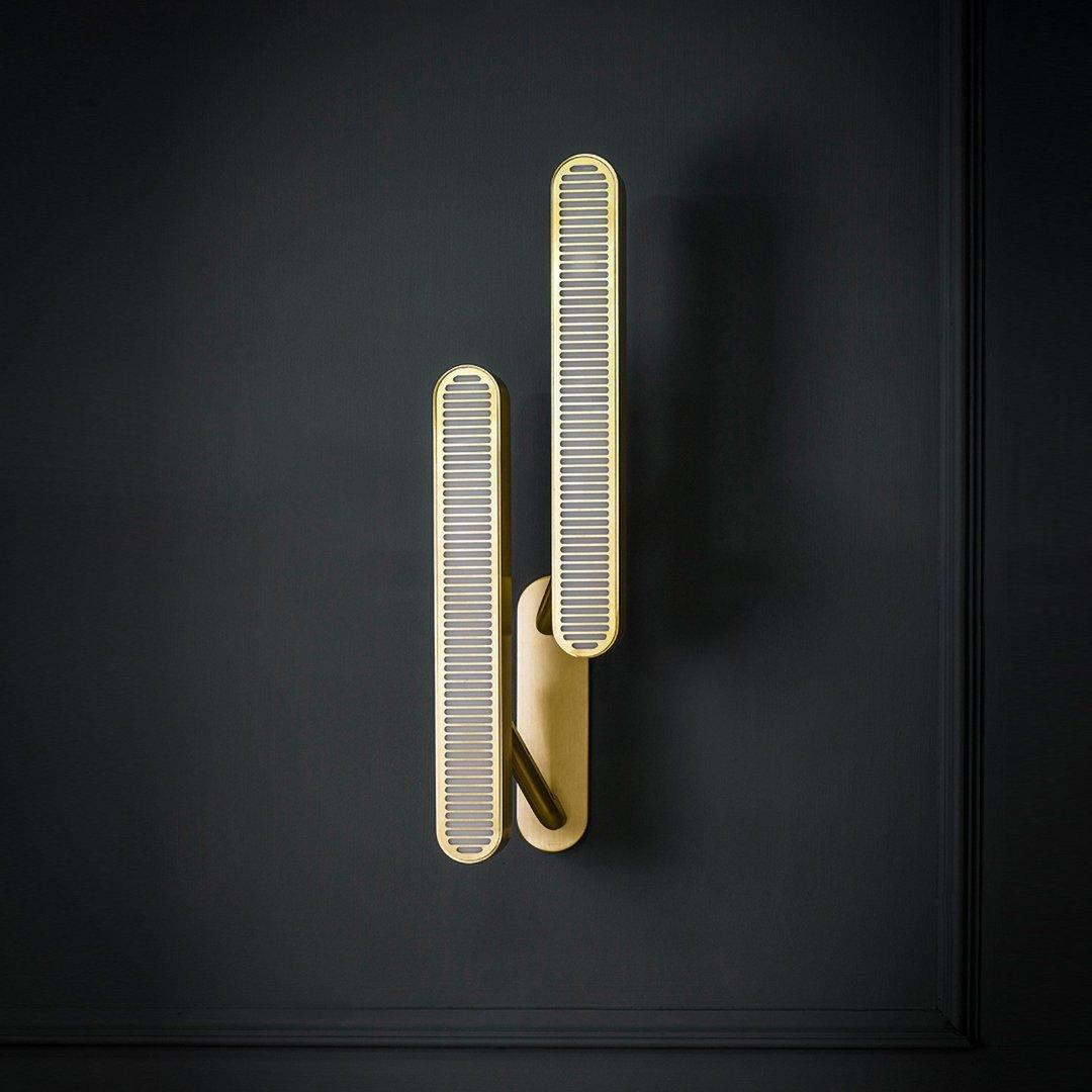 Oriararia aplique de pared latón rejilla ranurada
