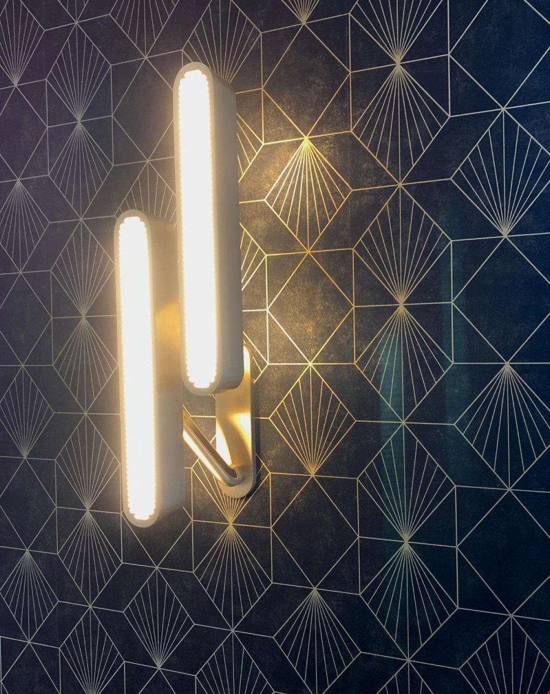 Oriararia aplique de pared latón rejilla ranurada