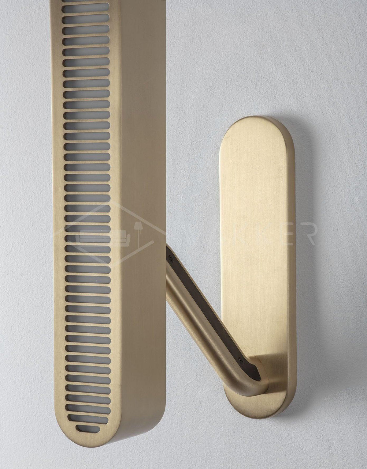 Oriararia aplique de pared latón rejilla ranurada