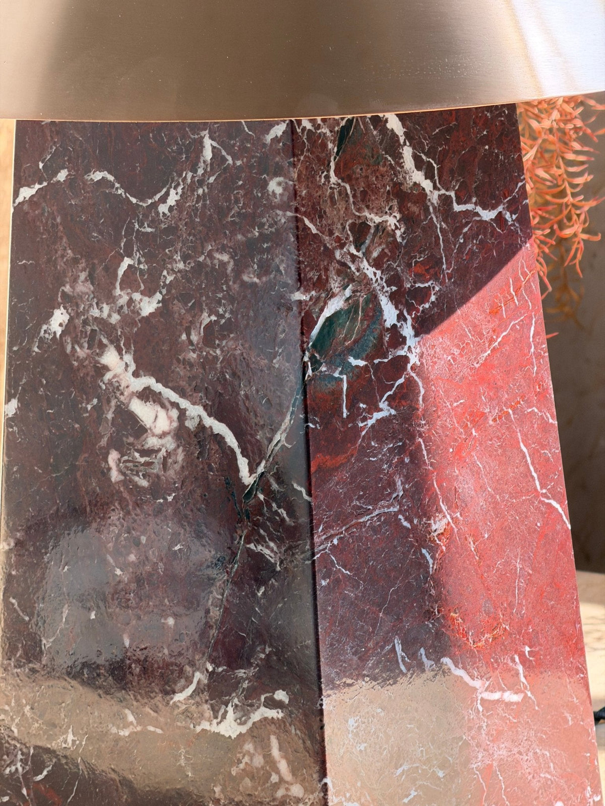 Conic lámpara de mesa de mármol