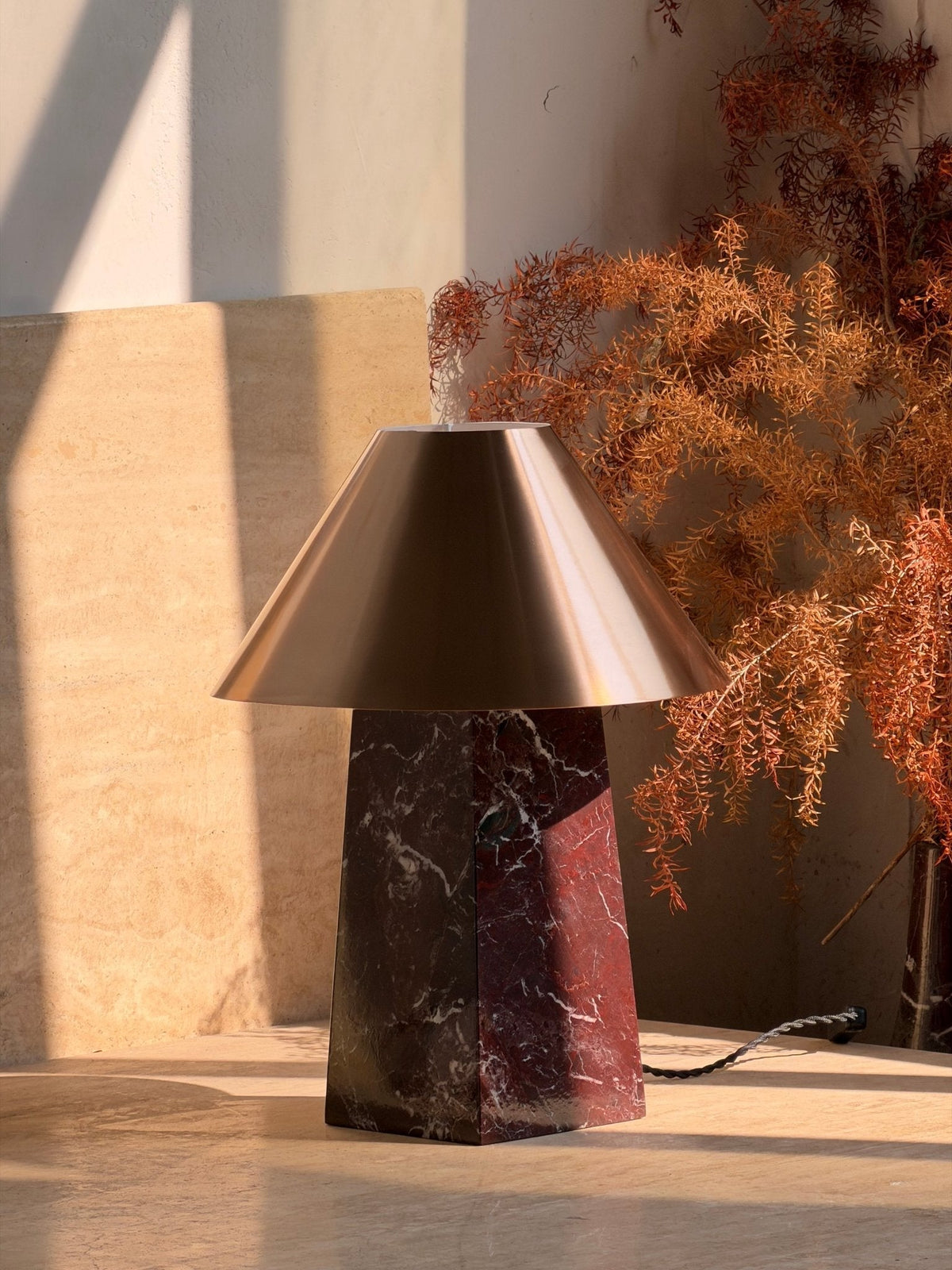 Conic lámpara de mesa de mármol