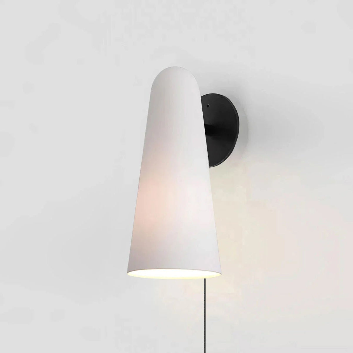 Velivira aplique de pared con pantalla cónica de vidrio