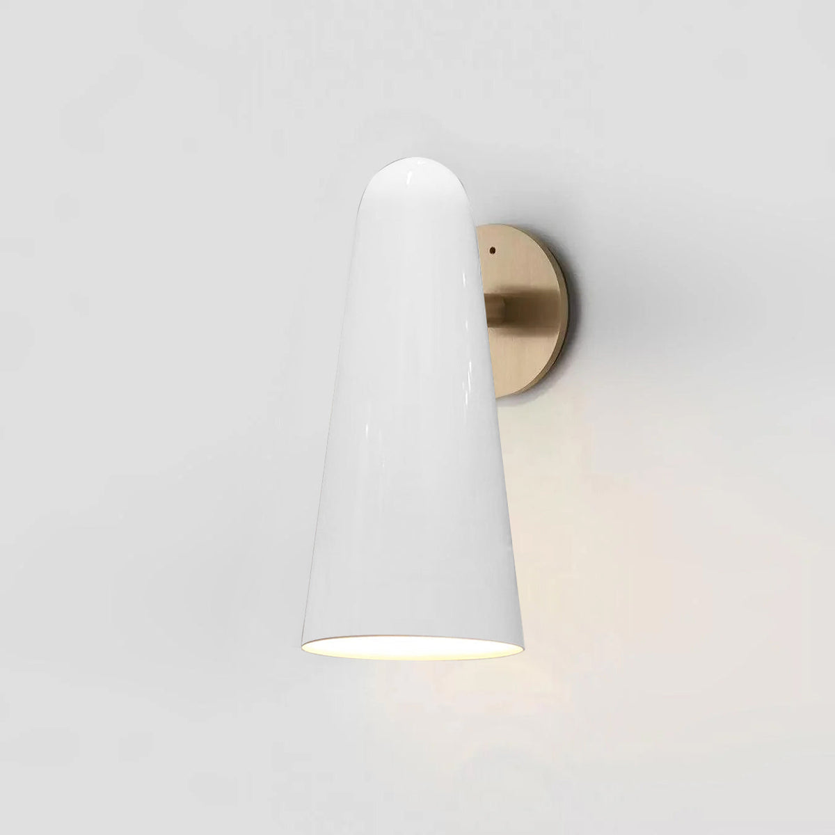 Lioririella aplique de pared con pantalla de vidrio cónico