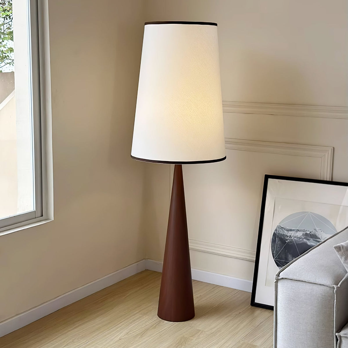 ConeLite lámpara de pie minimalista de madera