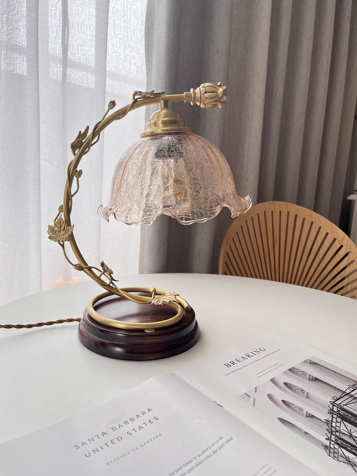 Flarce lámpara de mesa de latón y madera