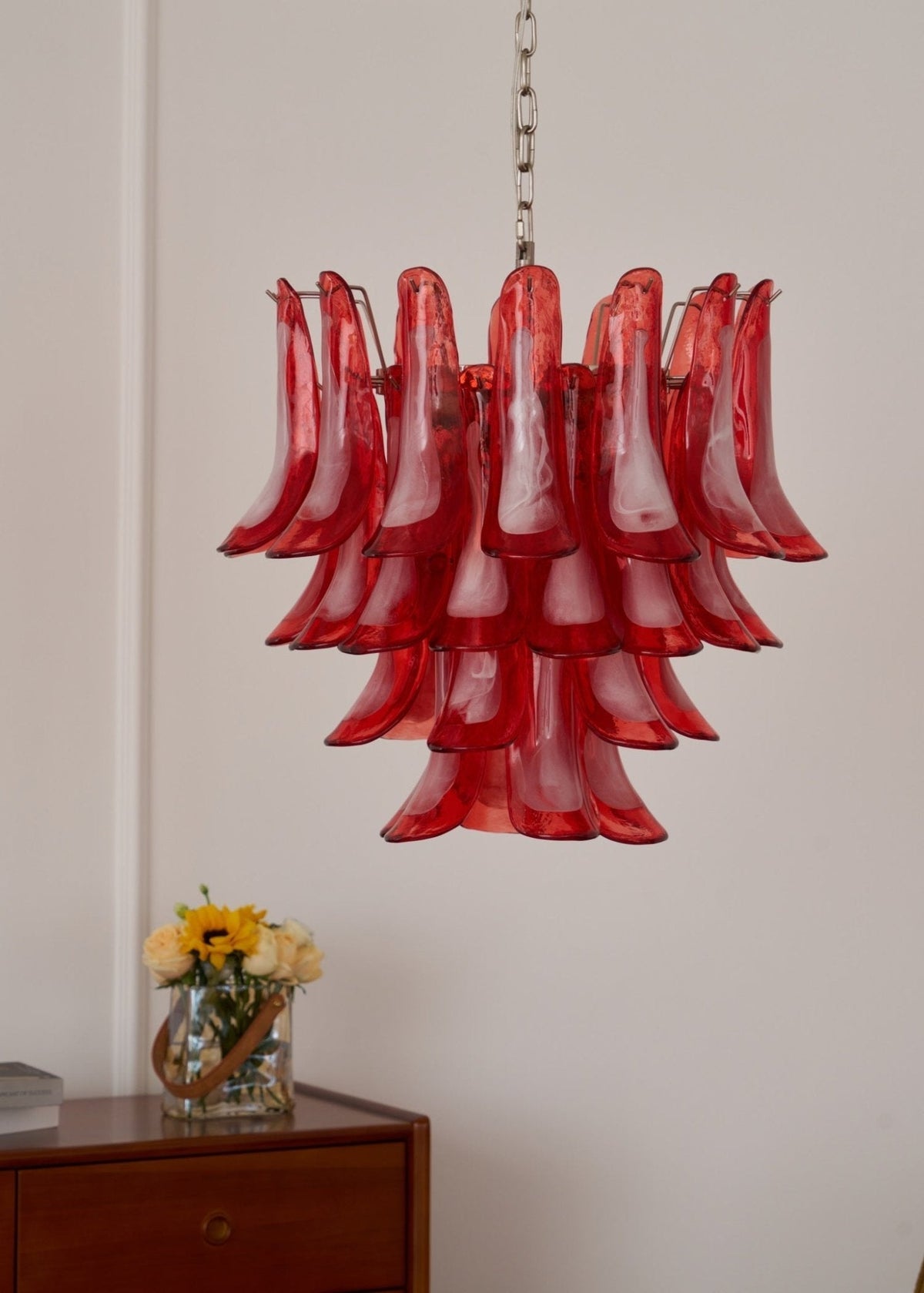 Celoelle lámpara de araña Petalos de vidrio Murano en capas carmesí vintage