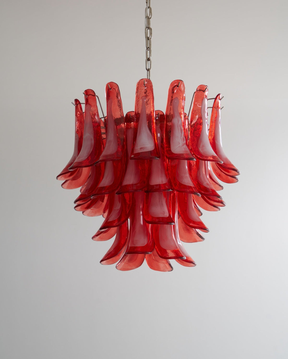 Celoelle lámpara de araña Petalos de vidrio Murano en capas carmesí vintage