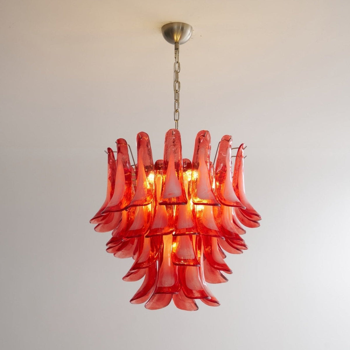 Celoelle lámpara de araña Petalos de vidrio Murano en capas carmesí vintage