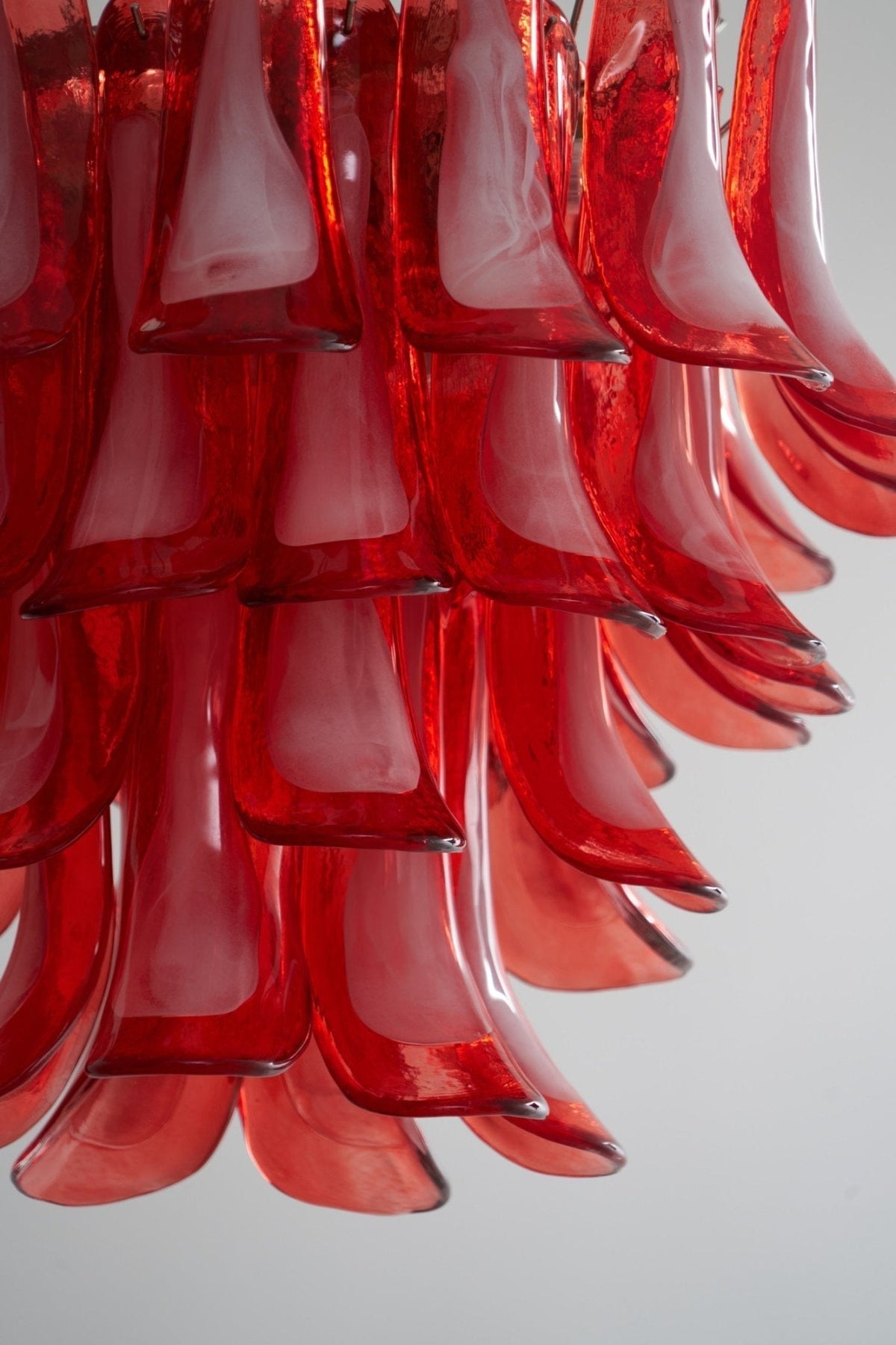 Celoelle lámpara de araña Petalos de vidrio Murano en capas carmesí vintage