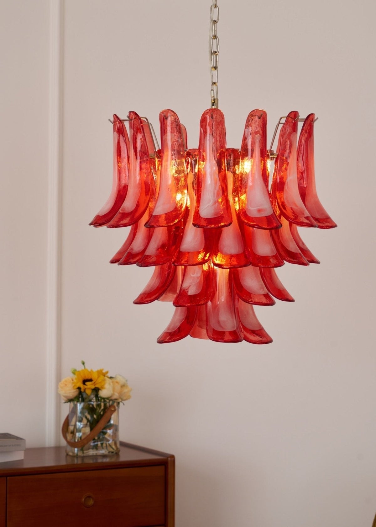 Celoelle lámpara de araña Petalos de vidrio Murano en capas carmesí vintage