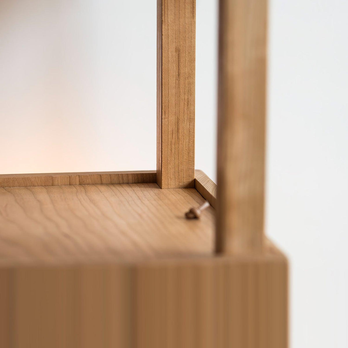 Selalira lámpara de mesa Cubby móvil