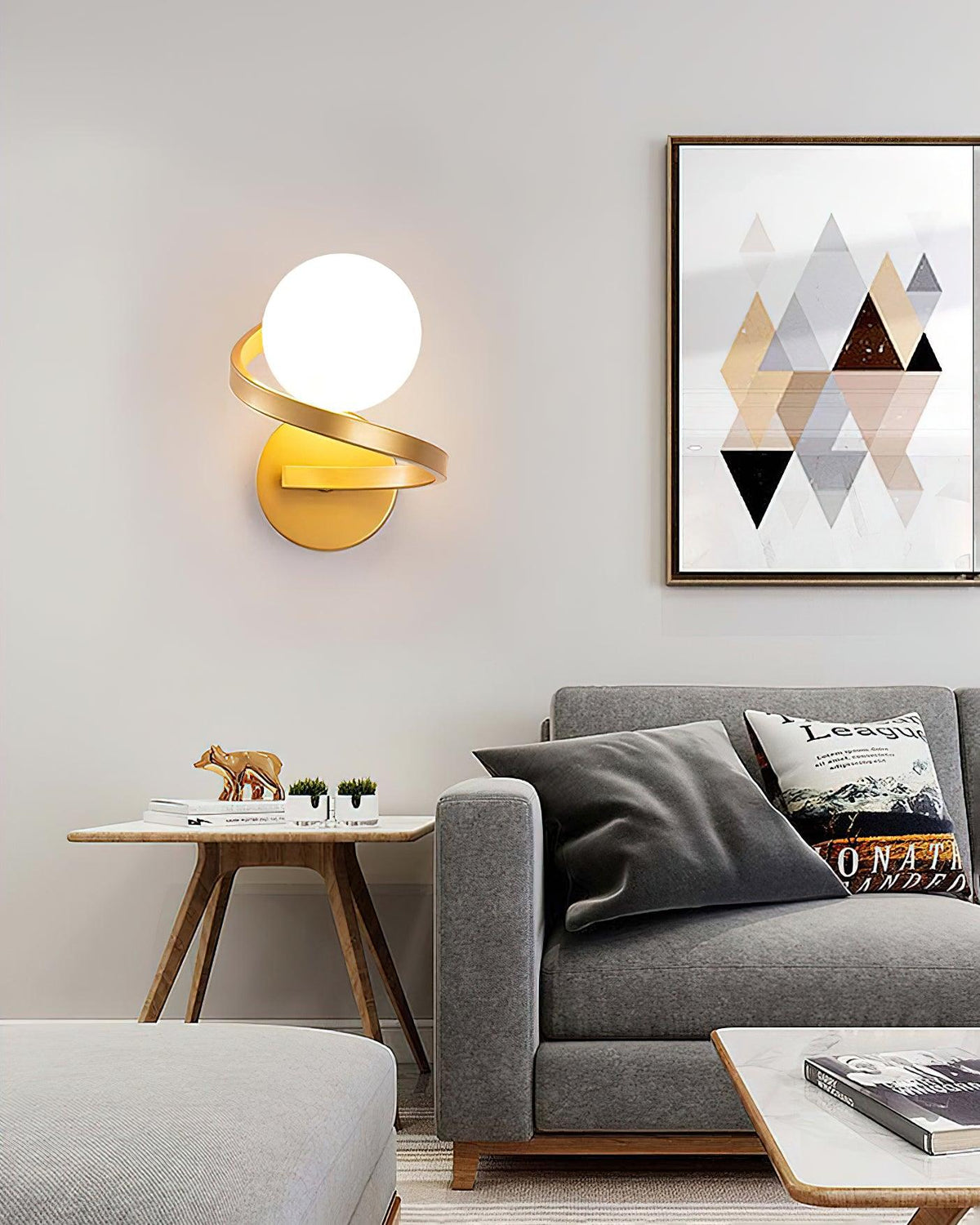 Yvian aplique de pared curvo moderno minimalista de latón con vidrio
