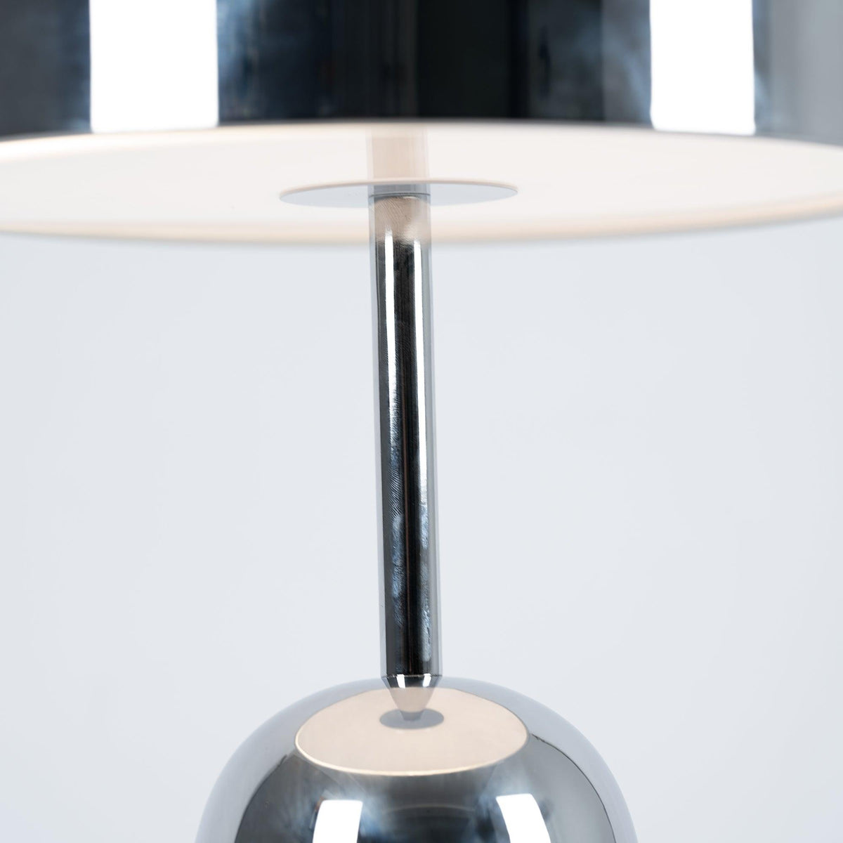 Ames de lujo Bell Table Light