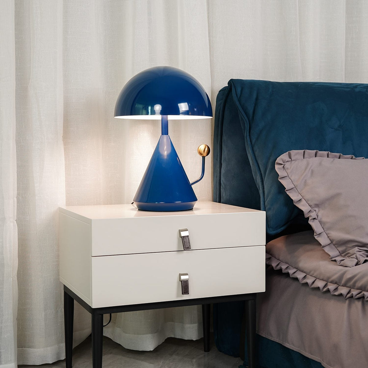 Bella lámpara de mesa moderna