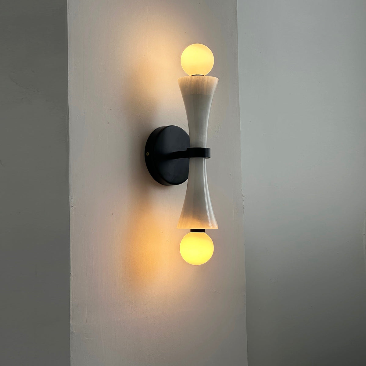 Elaiselle aplique de pared