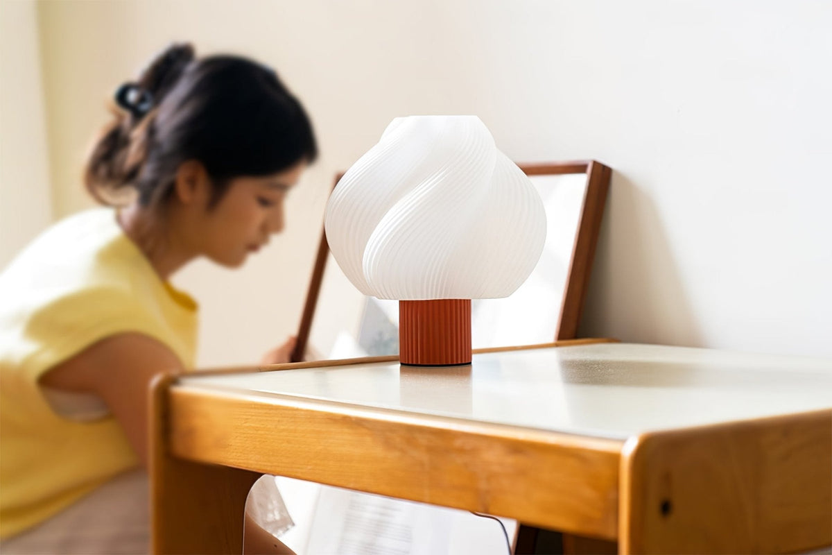 Buffy lámpara de mesa moderna de plástico