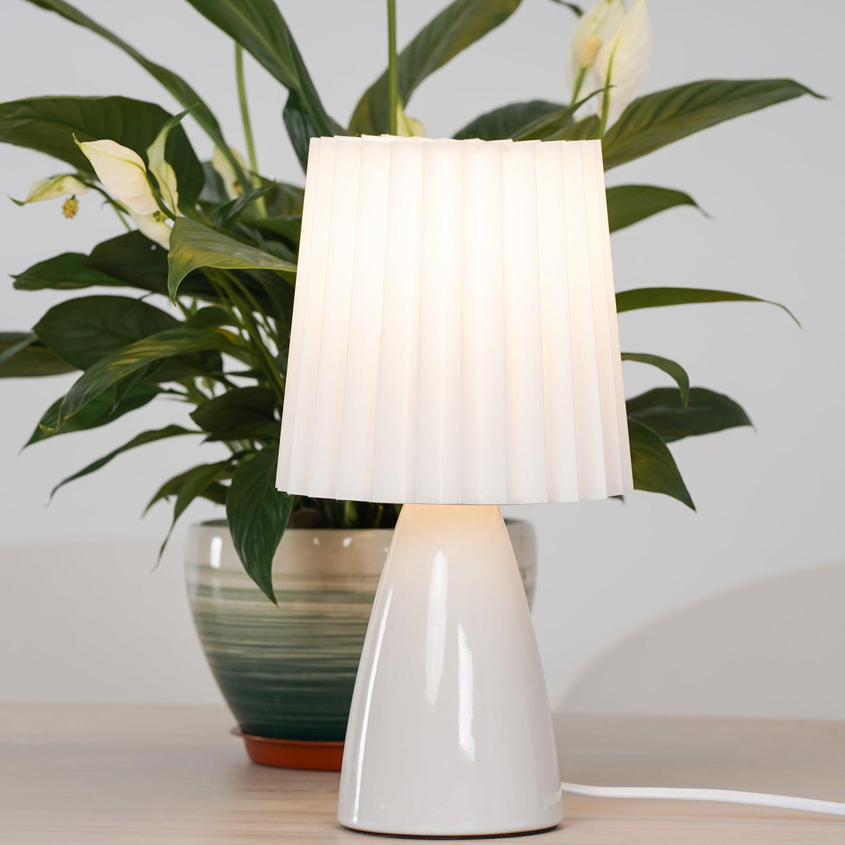 Boko lámpara de mesa minimalista de tejido