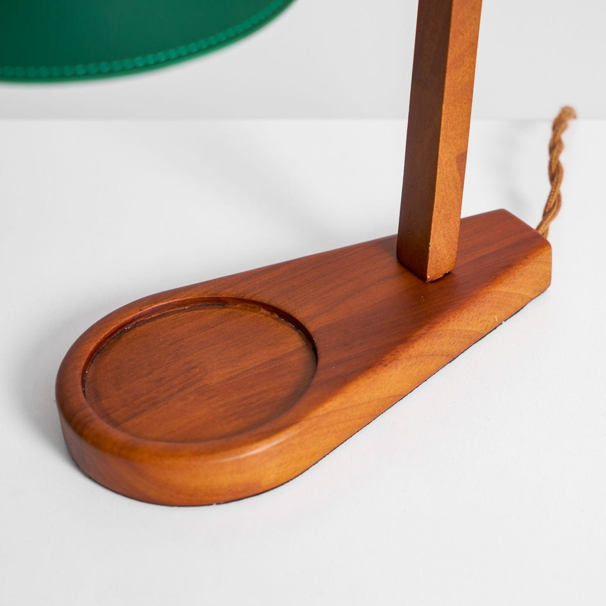 Oreliira lámpara de mesa