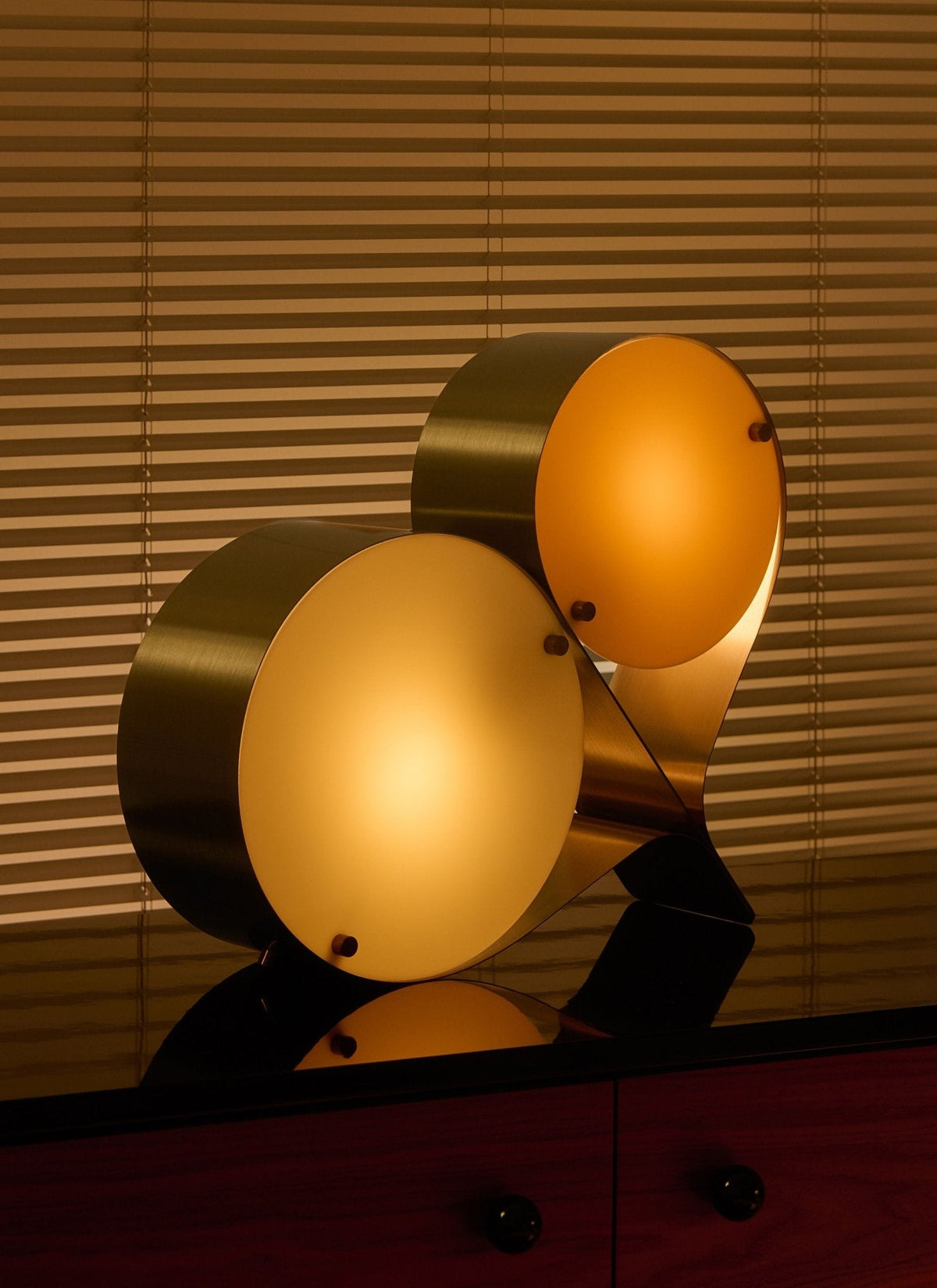 Duet lámpara de mesa flotante disco