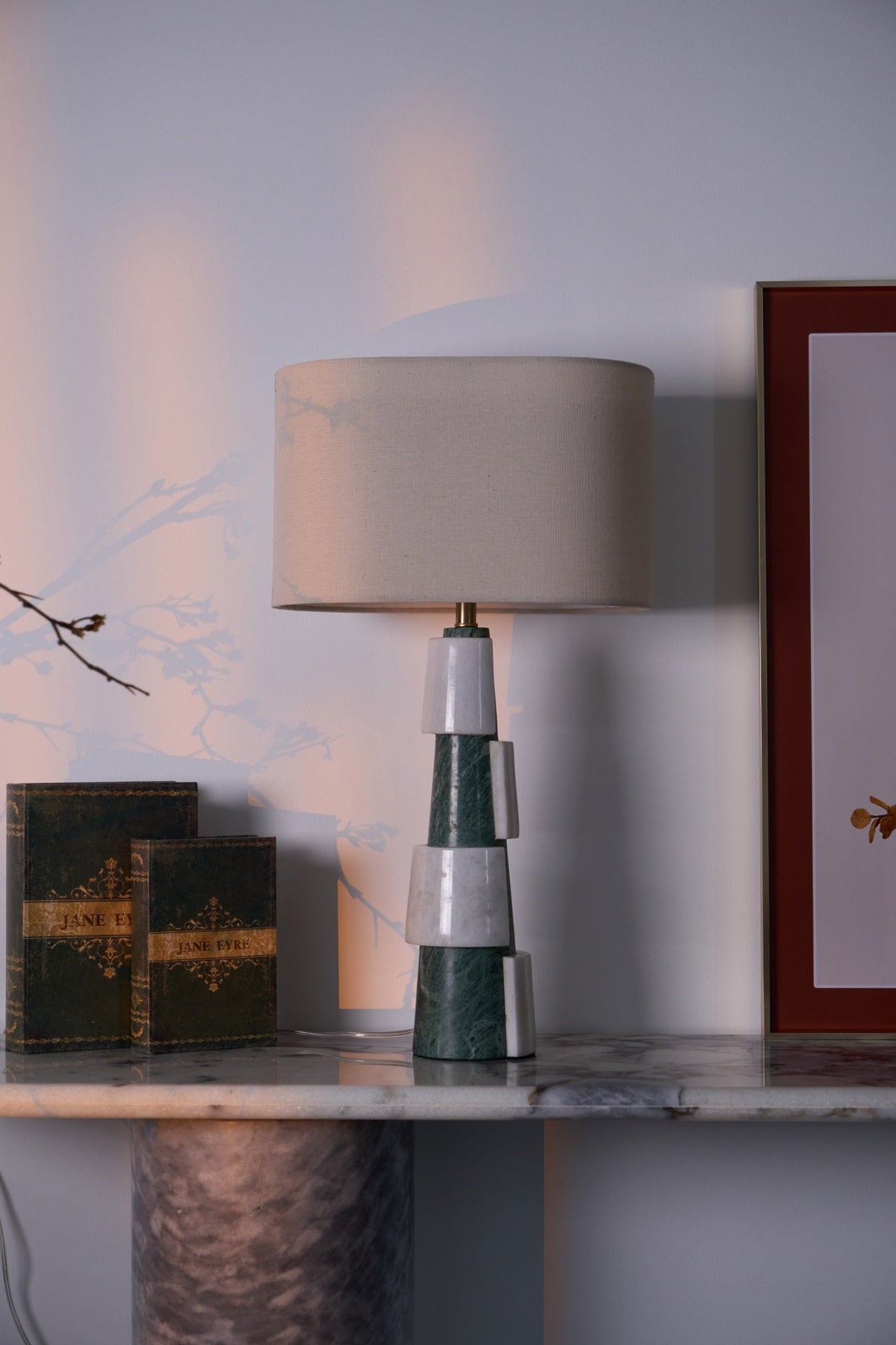 Obelisk lámpara de mesa apilada en mármol