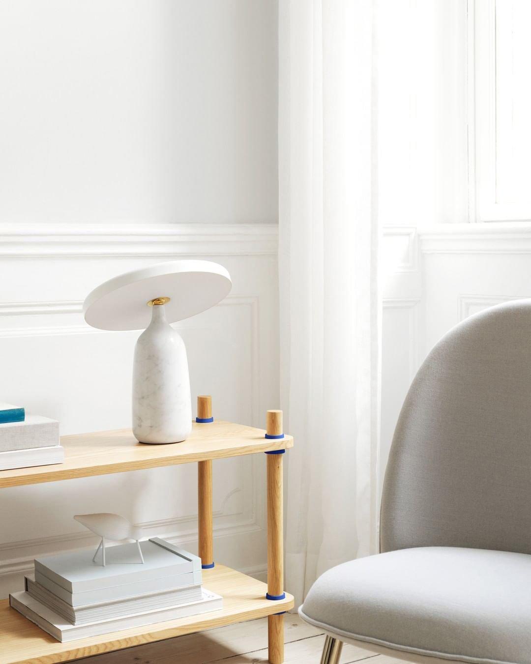 Astrian lámpara de mesa minimalista en mármol