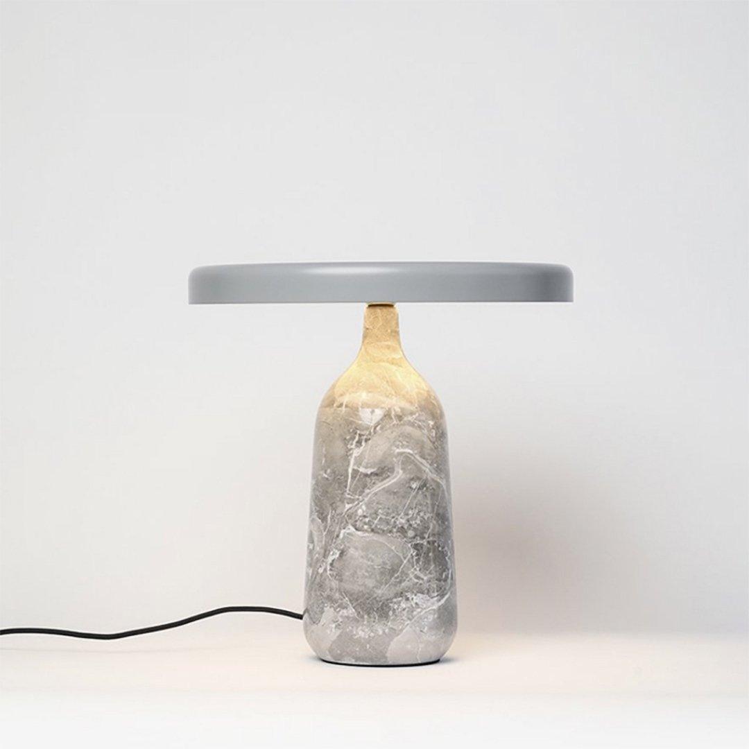 Astrian lámpara de mesa minimalista en mármol