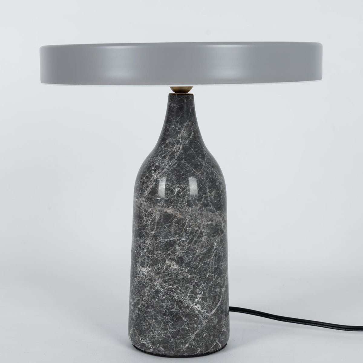 Astrian lámpara de mesa minimalista en mármol