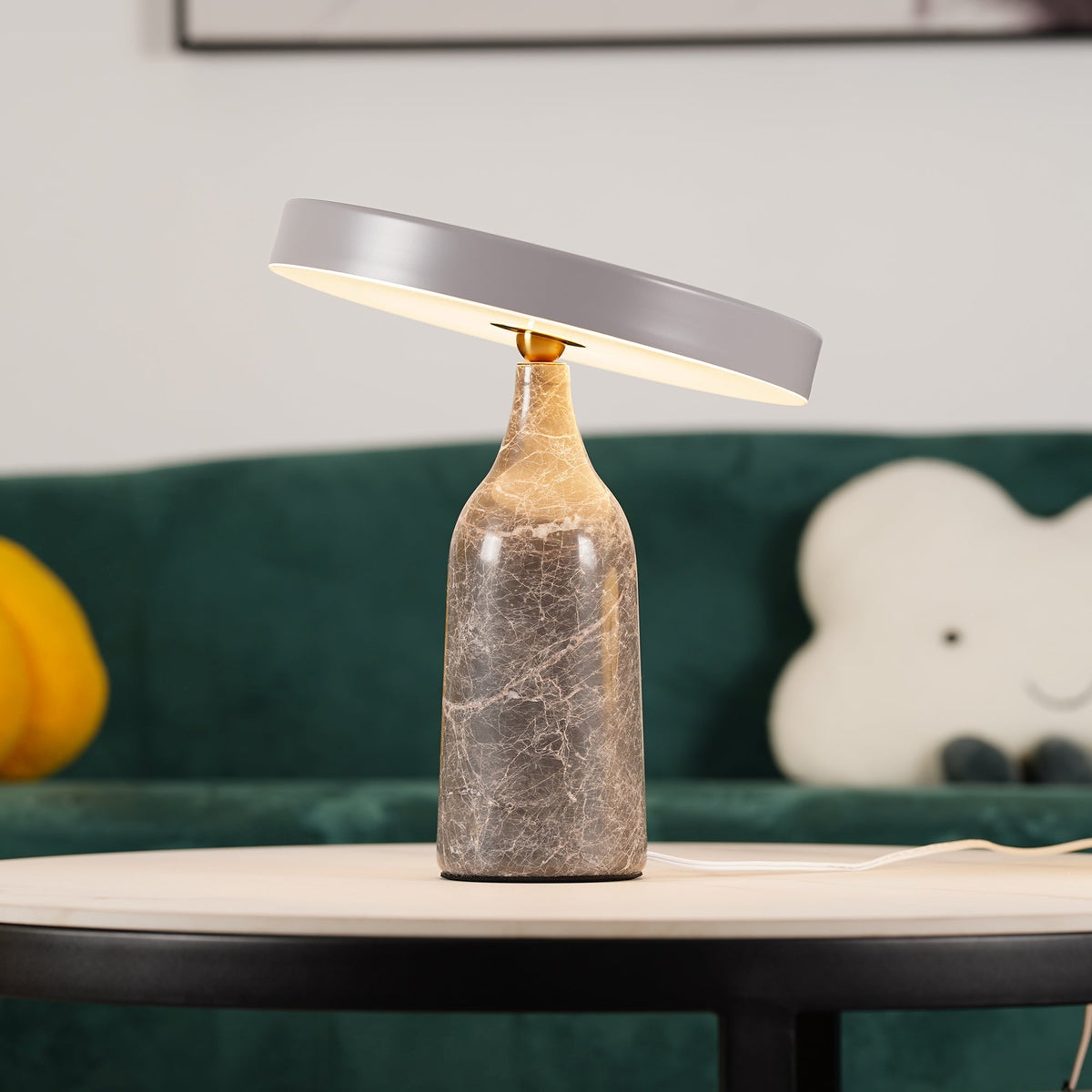 Astrian lámpara de mesa minimalista en mármol
