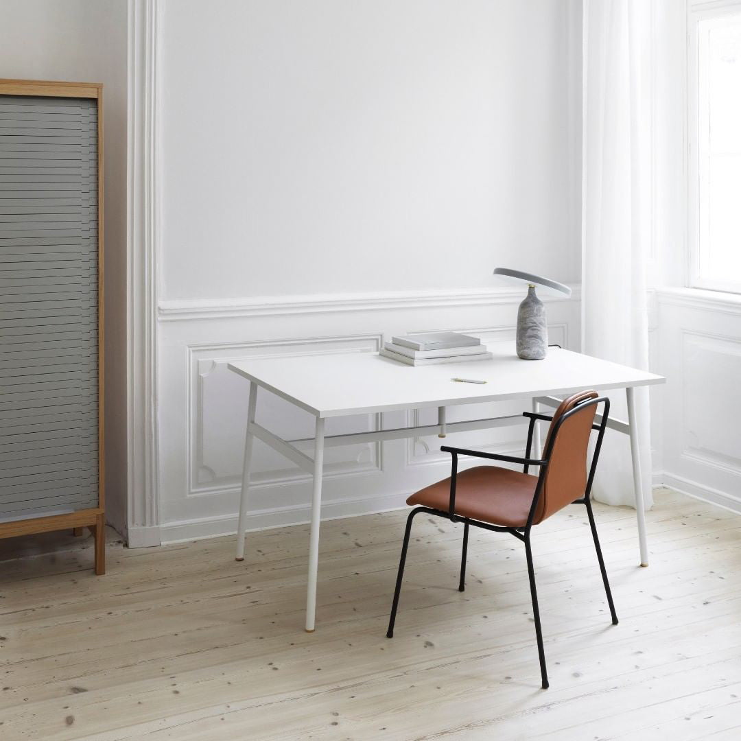 Astrian lámpara de mesa minimalista en mármol