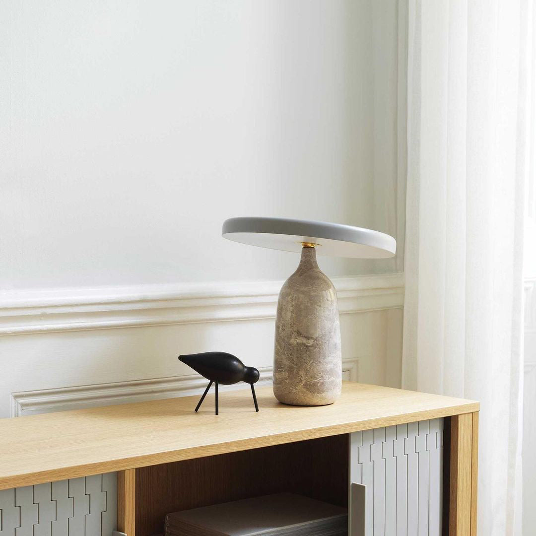 Astrian lámpara de mesa minimalista en mármol