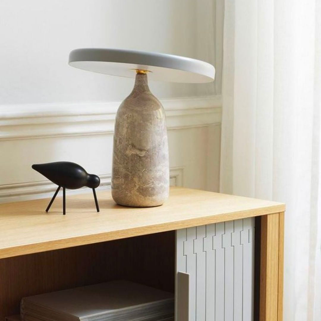 Astrian lámpara de mesa minimalista en mármol