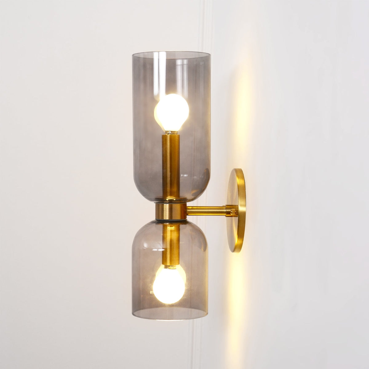 Bryn aplique de pared moderno minimalista de vidrio