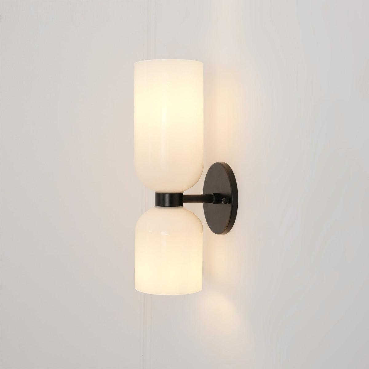 Bryn aplique de pared moderno minimalista de vidrio