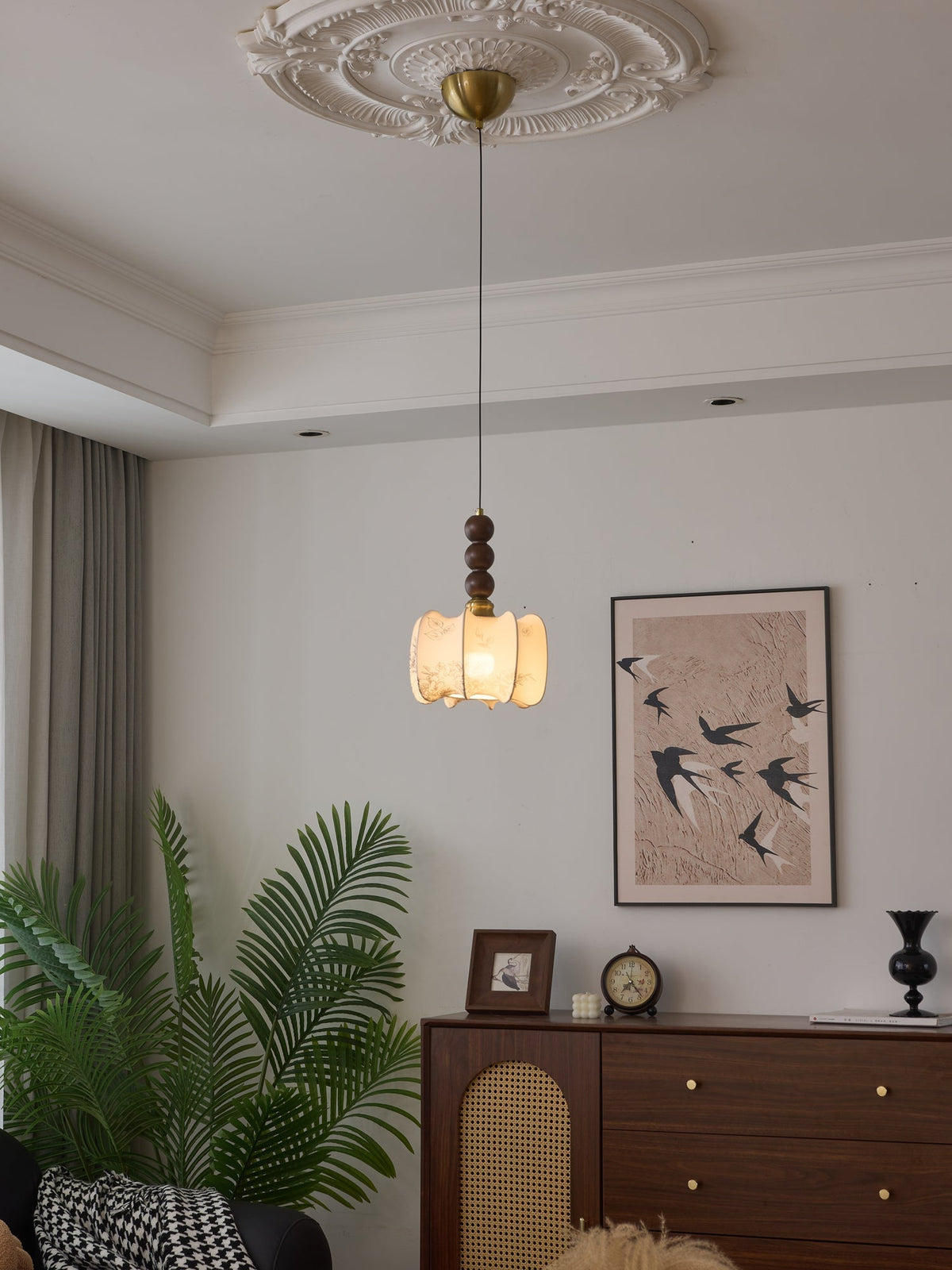 Avshaara lámpara colgante de elegancia tradicional y estilo vintage con pantalla de tejido y estructura de madera