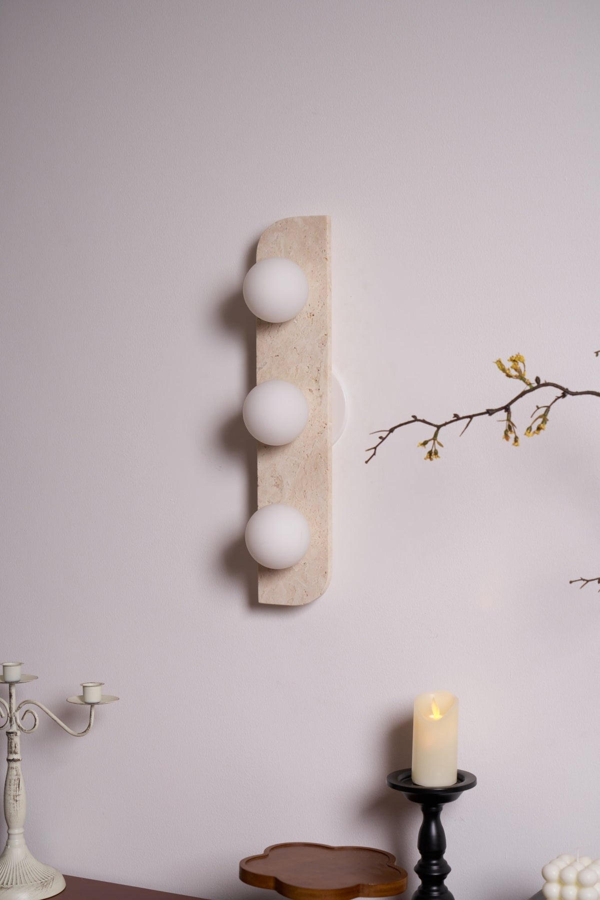 Taviniella aplique de pared minimalista en travertino