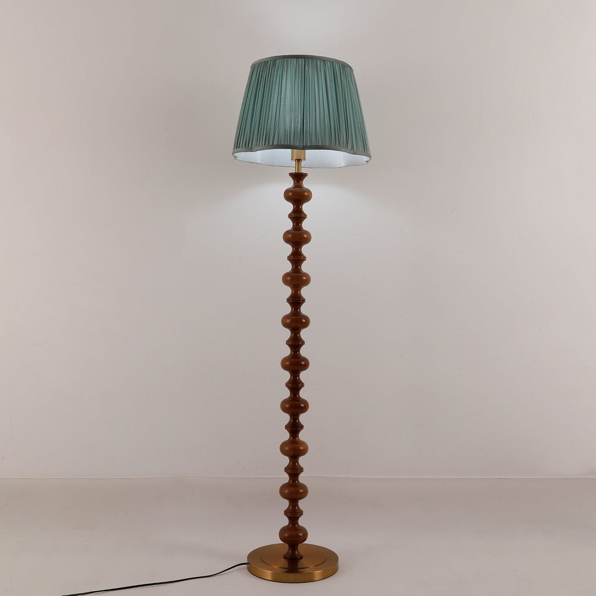 Rinivaine lámpara de pie de madera y tejido