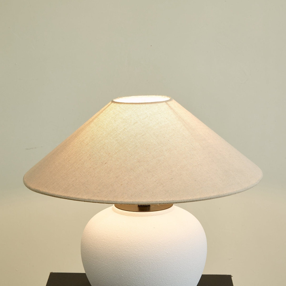 Alba lámpara de mesa elegante de cerámica