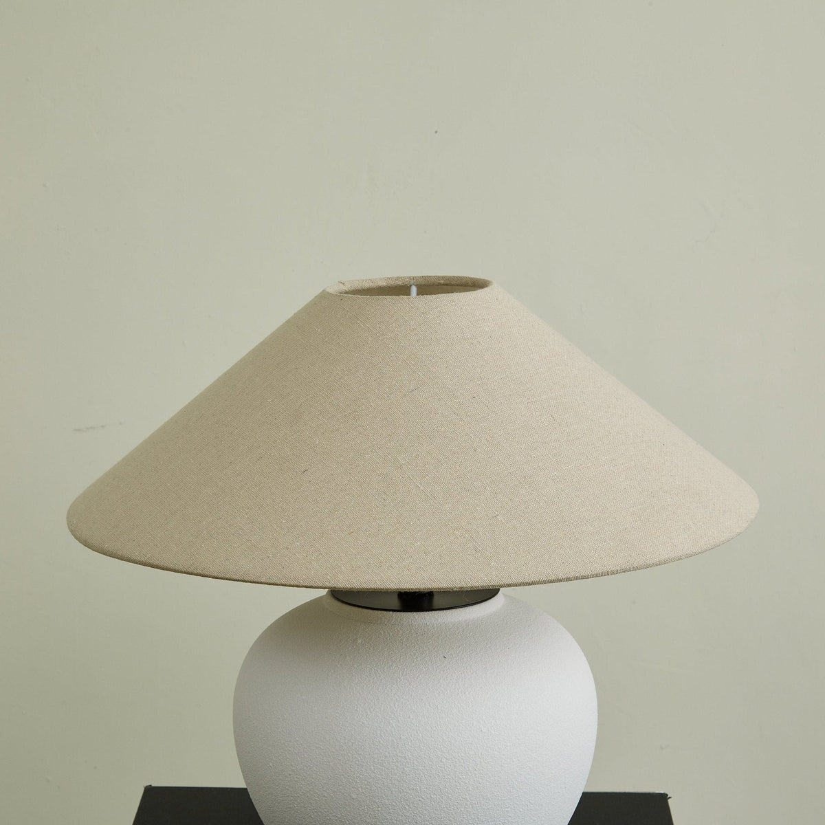Alba lámpara de mesa elegante de cerámica