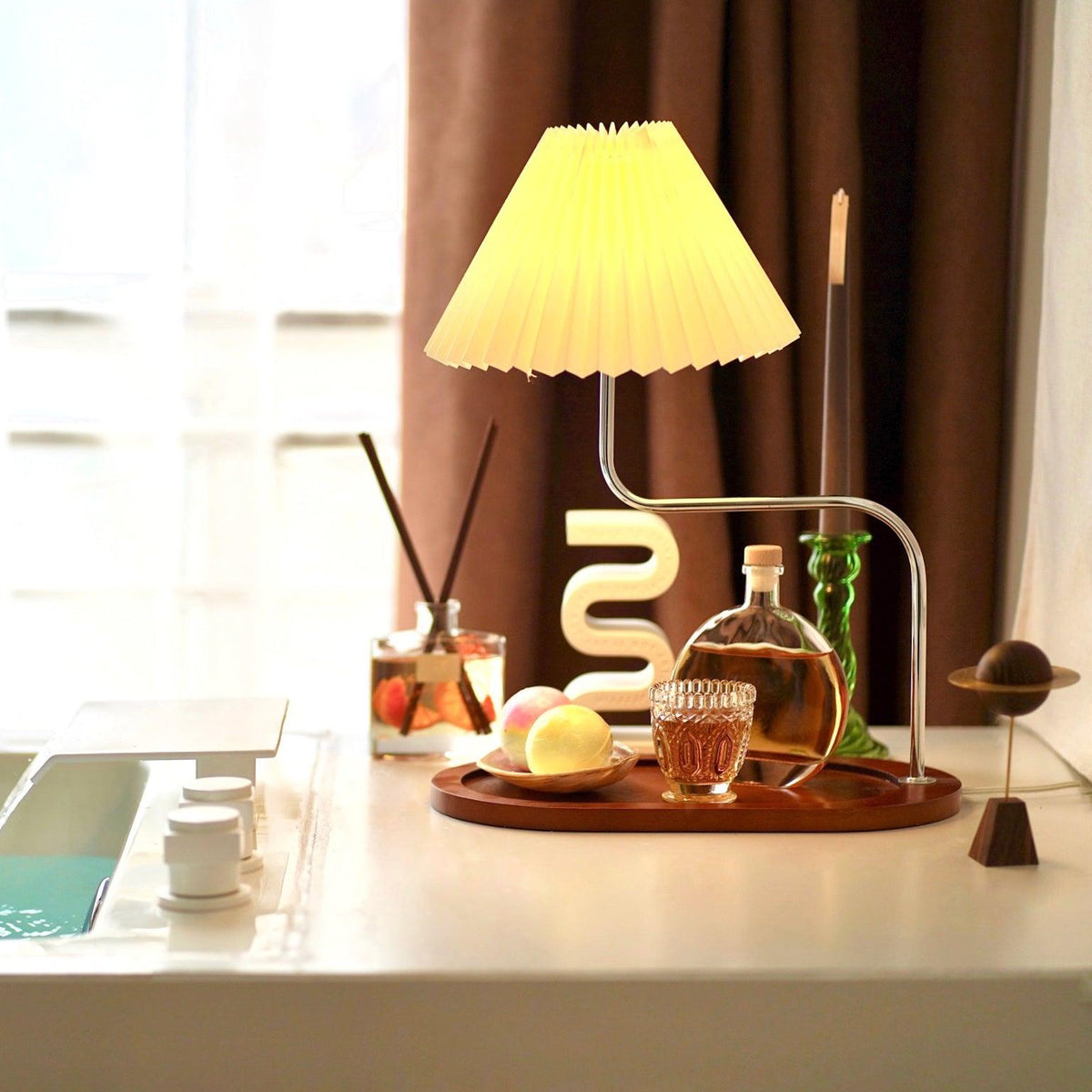 Ornelle lámpara de mesa artística de madera y tejido
